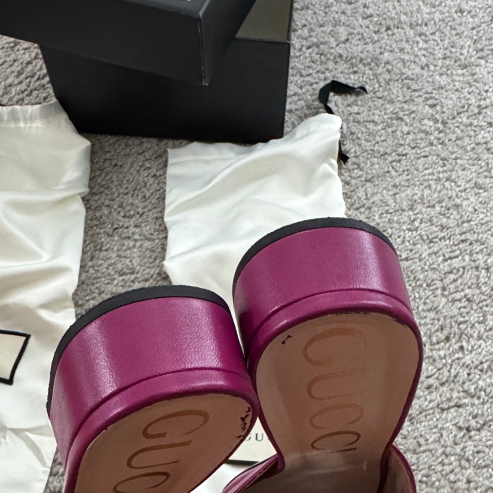 Gucci Women's Magenta Mules with Gold Detail - Picture 12 of 14
